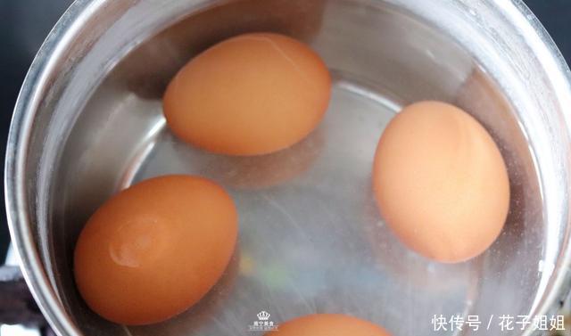 外焦里嫩|辣椒炒蛋又有新做法，外焦里嫩，香辣下饭，比传统做法好吃10倍