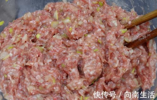 焯水|调萝卜馅，下锅焯水还是用盐杀水？学会这么做，味道更香还不出水