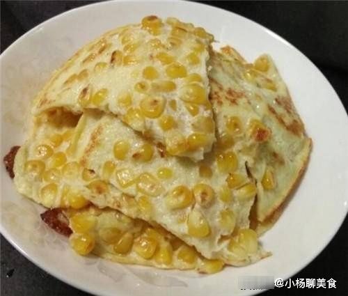 早餐|玉米别只会煮着吃，加上淀粉锅里一放，5分钟搞定全家早餐
