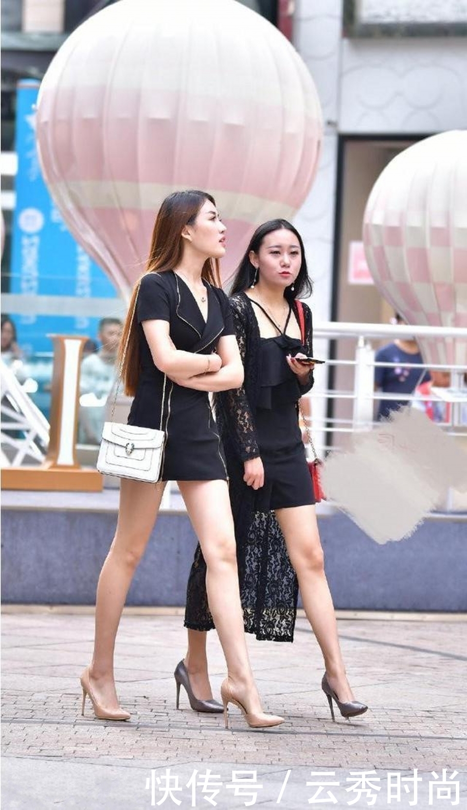 超短裙|小姐姐穿一条西装超短裙,美得无可挑剔