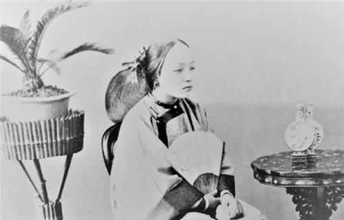 他发明了1个汉字,被中国女性连骂了3年,如今每个女性都在用