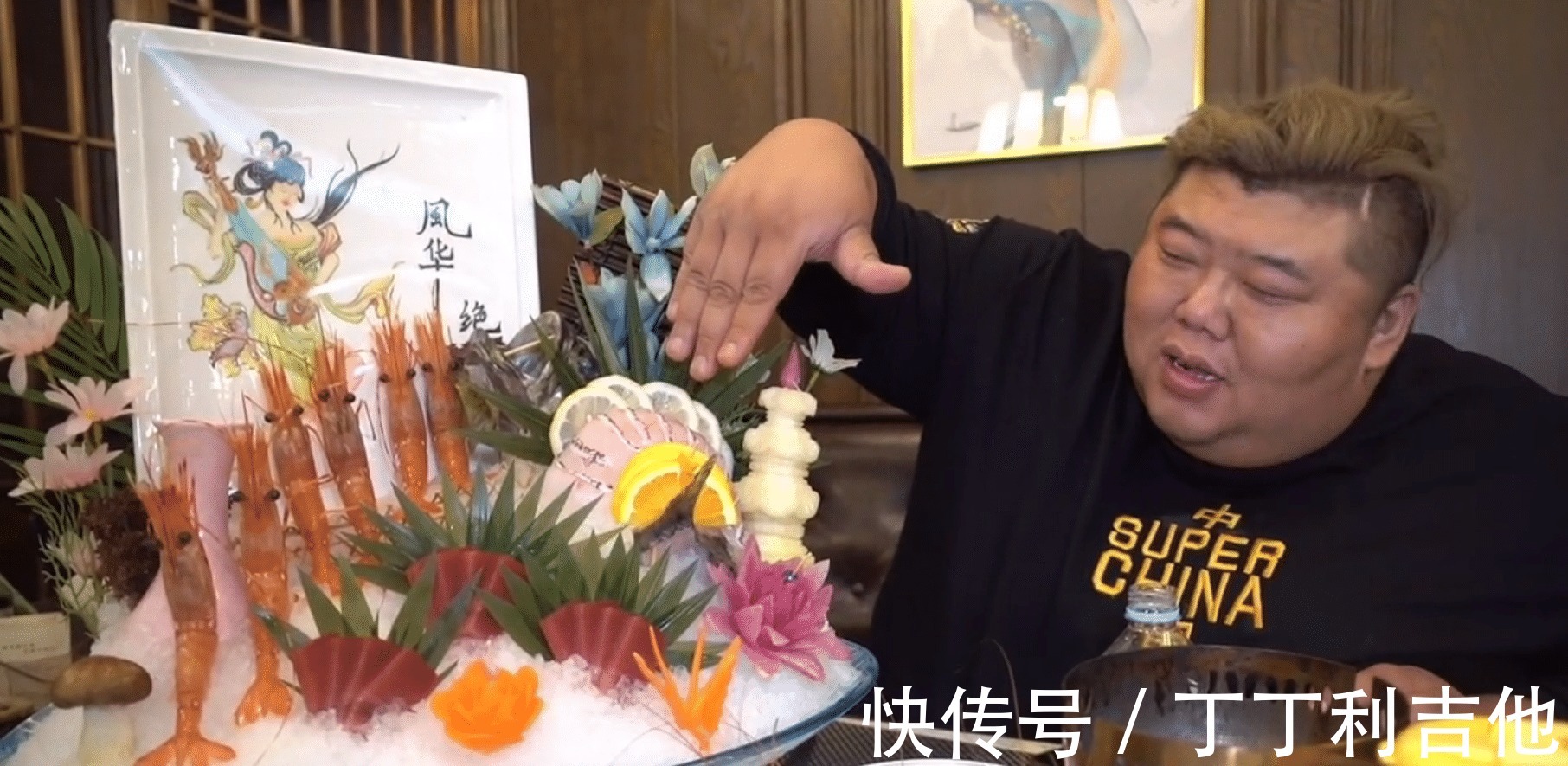 胖成“球”還吃！近600斤的胖猴仔吃海鮮自助，稱要給老板上一課