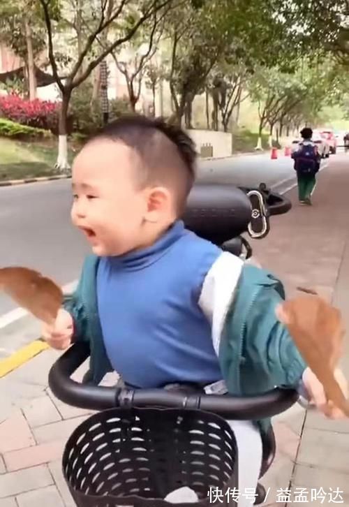 渣男|妈妈带儿子遛弯,路遇漂亮小姐姐,儿子的表现让妈妈笑叹渣男