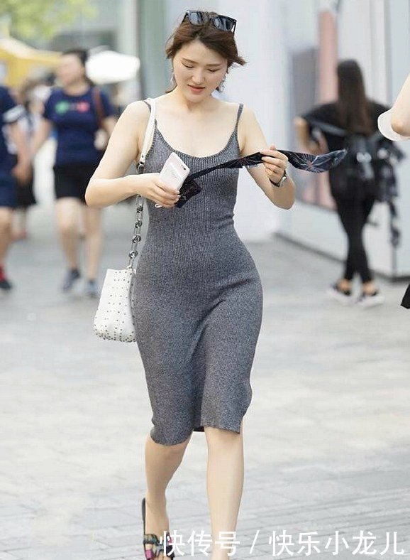 连衣裙很显气质,通过日常穿衣提升自己的魅力