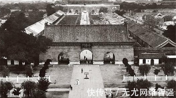 大清门!“中华门”的牌匾传了几百年,工人摘下后,才发现背面还有3个字