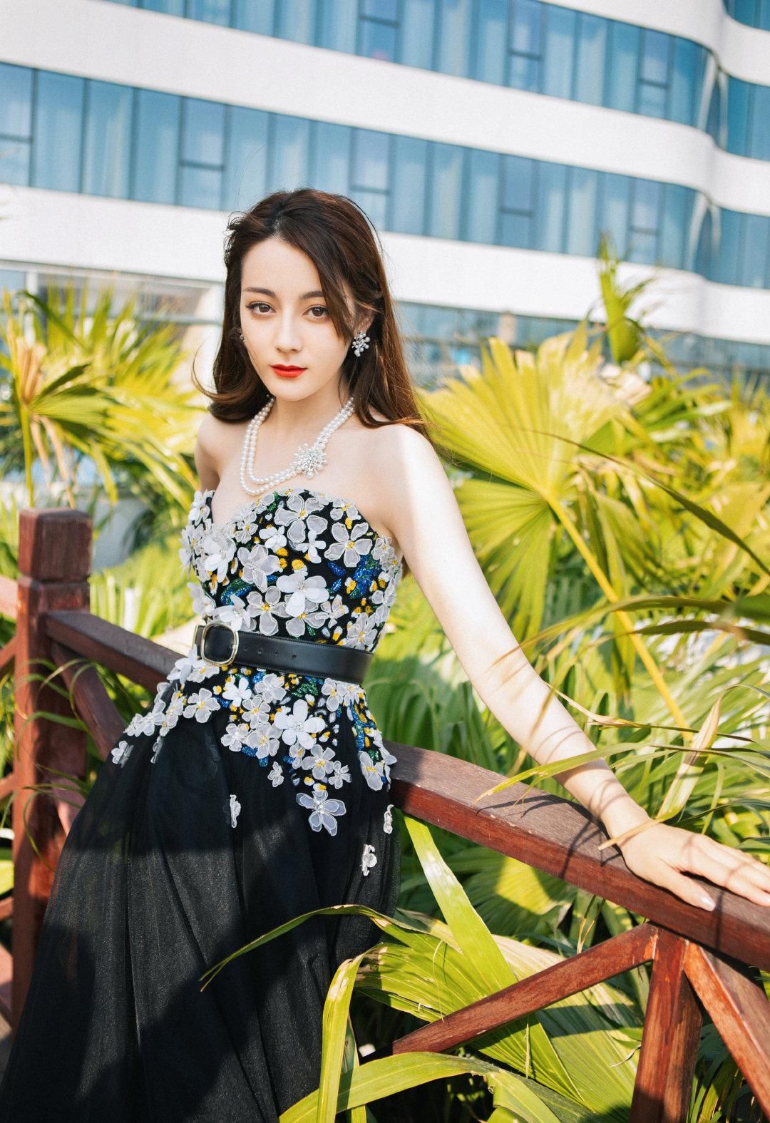 照片|欧阳娜娜摄影师火啦，杨幂和迪丽热巴的照片被网友质疑像游客照：摄影师滚！