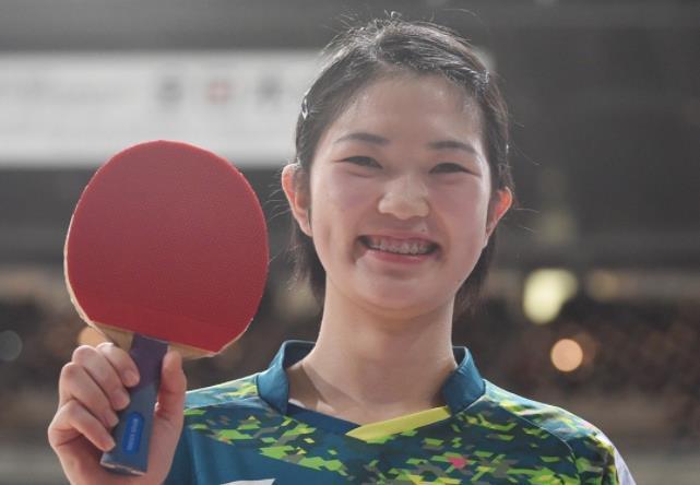 张本智|3-0!华裔教练助日乒新星夺冠,横扫张本智和妹妹,师徒开怀大笑