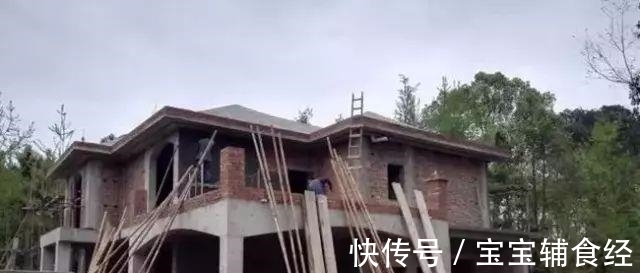 外栏杆|赚钱了,要回家盖一栋这样的别墅,带开放式车库,让邻里都来羡慕