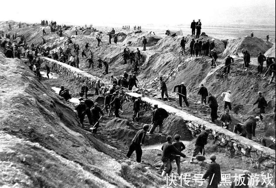 |故事:大壮怕邻村的小媳妇笑话,狠狠的往车上装土,结果出事了