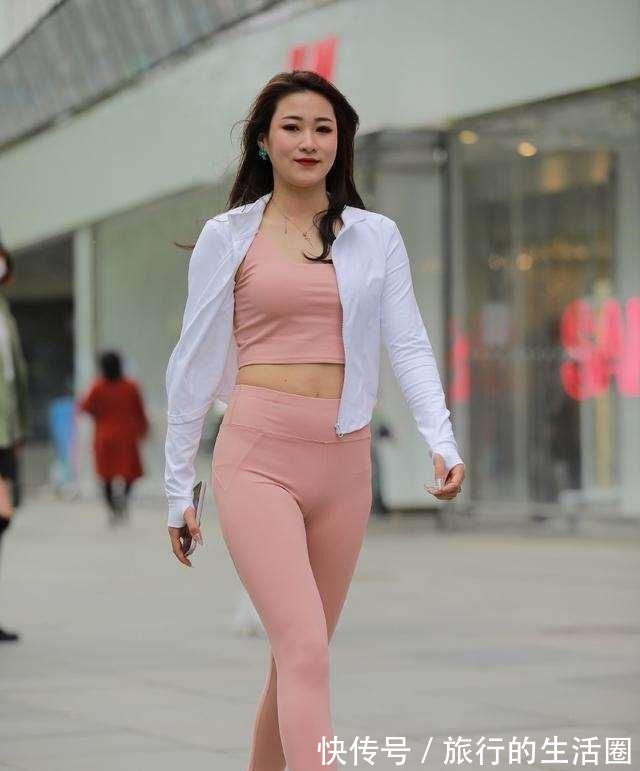 瑜伽裤 优雅时尚的瑜伽裤装扮提升气场,风范迷人呈现成熟之美,也是拼了!