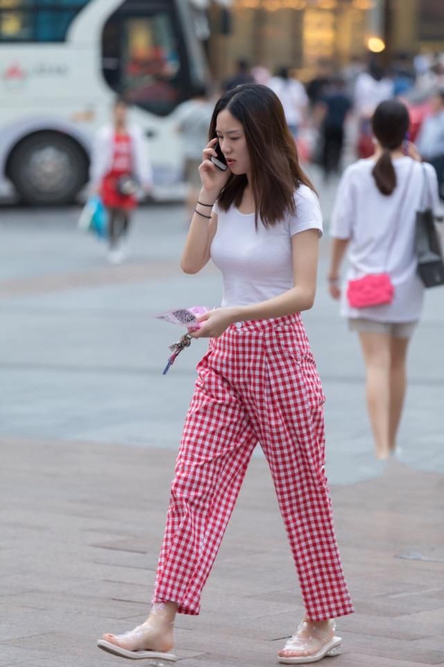 穿衣|紧身上衣搭配阔腿裤,诠释简约气质的穿衣格调
