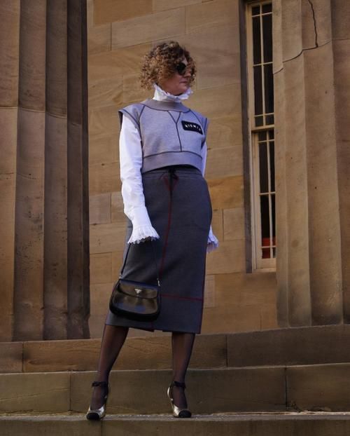 3个毛衣搭衬衫的组合，让基本款穿出不同风格，通勤穿搭可以更有趣好看