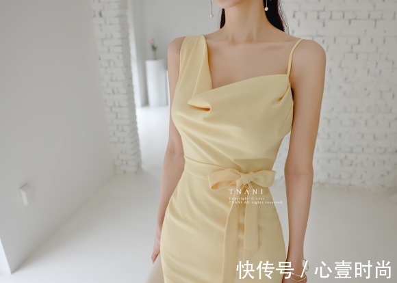 时尚|女神孙允珠高清时尚搭配:贝加莫璀璨晨曦仙韵淡黄礼裙