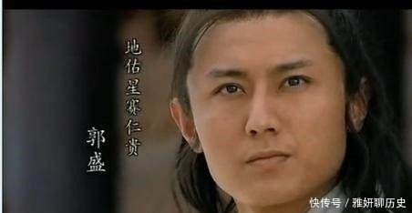 本领相当,武器装扮相似,梁山上有两队孪生兄弟