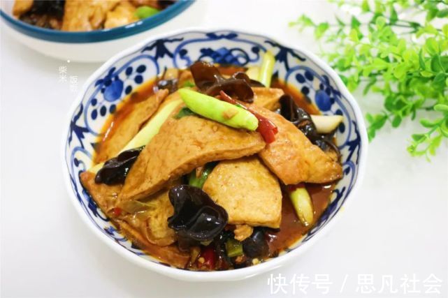 蒜苗|豆腐这样做太好吃了，我家每周做一次，软嫩入味，给肉都不换