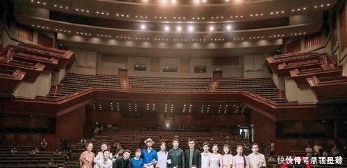 央视 肖战复出平台是央视,这就是红和糊的区别待遇,肖战挺住