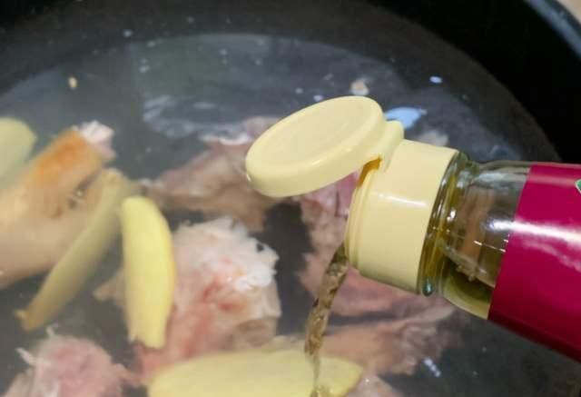 大寒节气前,要多喝萝卜羊骨汤,驱寒保暖助消化,喝一碗全身暖