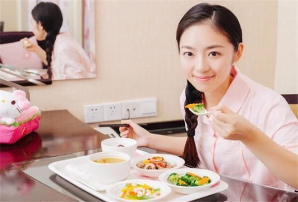 孕妇|孕妇怀孕8个月摔倒大出血，胎儿没有生命体征，剖腹却有意外收获