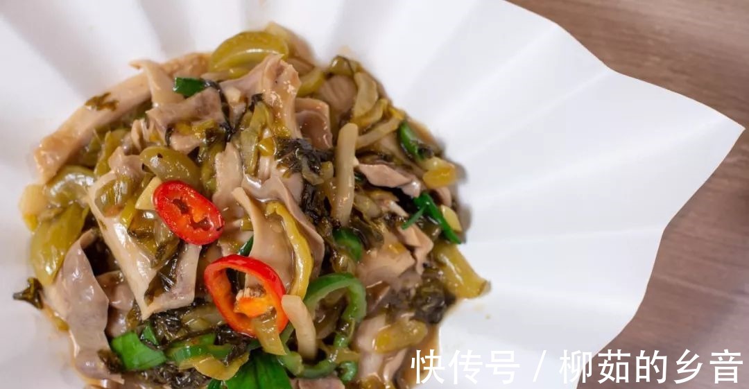 沥干|教你营养好吃的酸菜炒猪肚条,美味解馋很过瘾,孩子们都抢着吃!