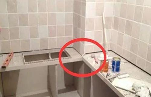 台面|对砖工师傅真的是服气,又省钱又实用的橱柜装修方法