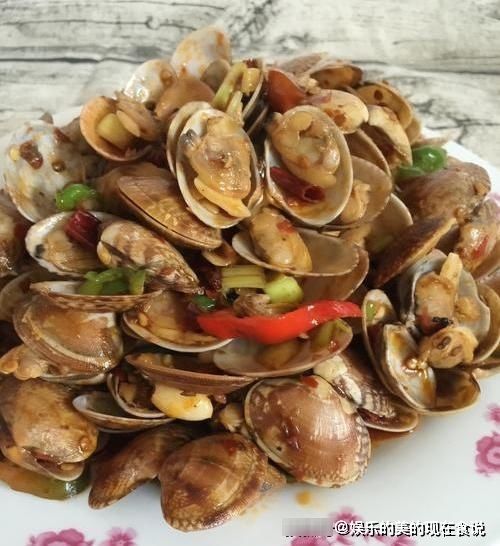 爆炒花甲时，到底要不要焯水？八成人不懂，难怪吃起来有沙有腥味