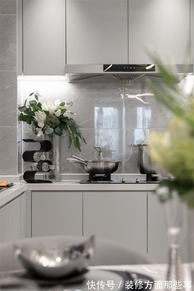 现代风格|太不敢相信了100平三居室,花了15万,还是现代风格!