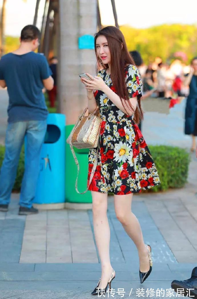 下半身 美女脚上搭配上一双漆皮的尖头高跟鞋,让双腿显得更加的优雅