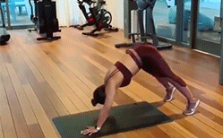 西班牙|西班牙性感女教师上课爆红网络,背影非常迷人,坚持运动或是关键