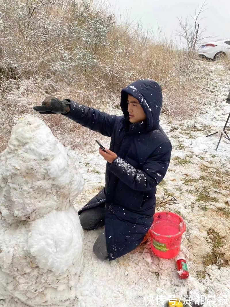 曲靖|云南小伙堆“彩色金钱豹”雪人走红：有人问他要照片当头像