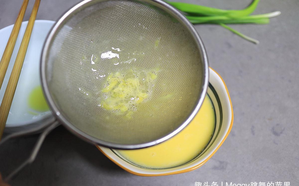 厨艺|鸡蛋的别致吃法,4个蛋摊7张蛋皮卷成筒,香嫩多汁特别显厨艺