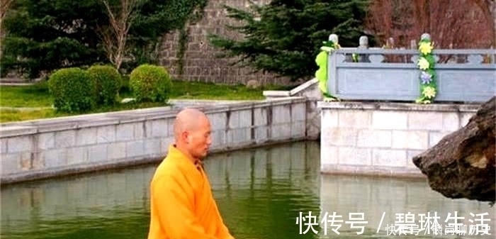 禅师#禅师坐禅入定,心念化作满屋清水,却被弟子投入石子,结果意外了