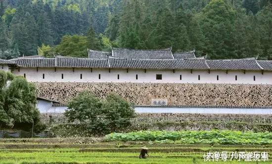 福建深山藏一神秘城堡，漂浮沼泽上百年，无人居住却不见蜘蛛网