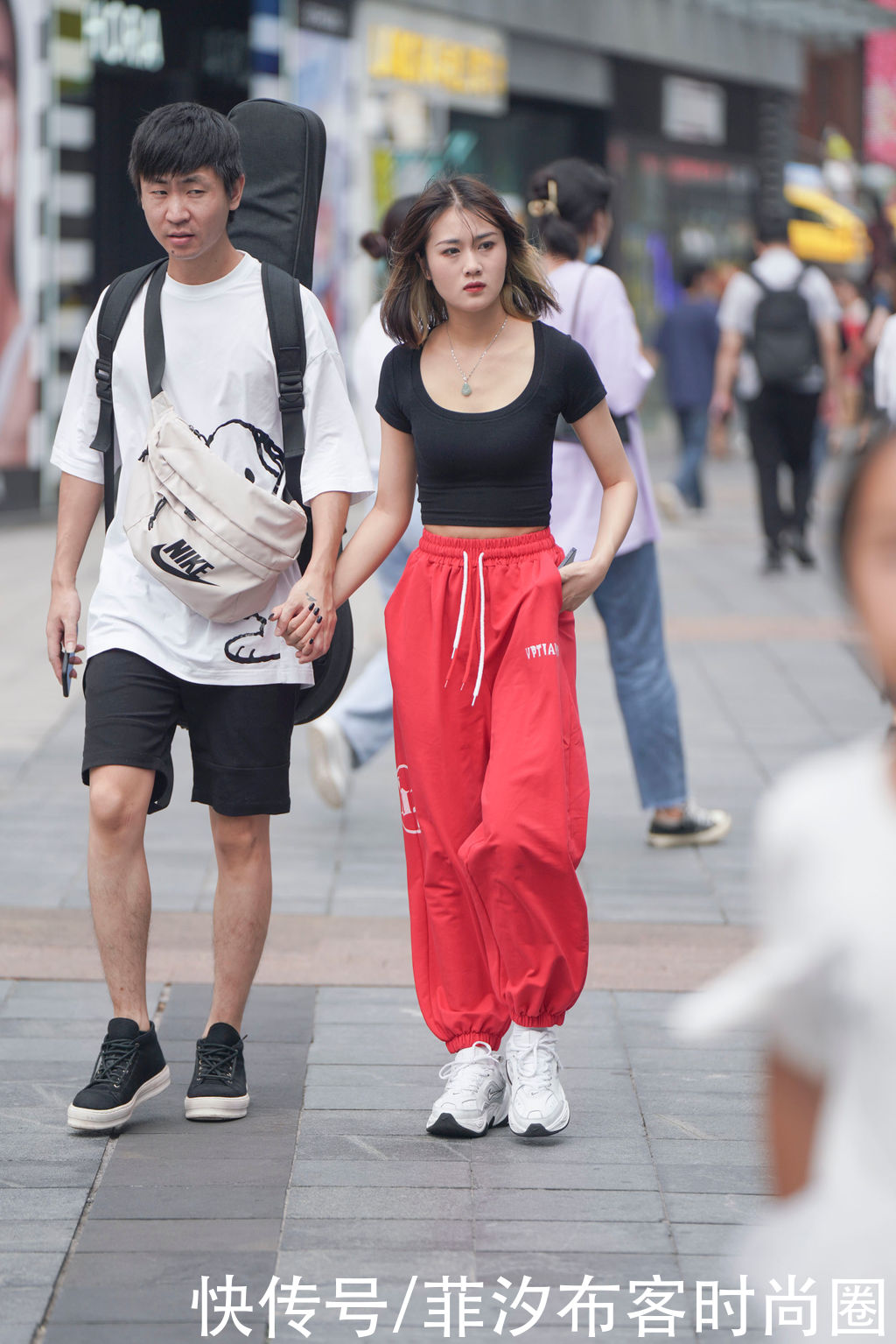 大胸|不是凡尔赛，胸部丰满的小姐姐穿衣这个世纪难题，给你显瘦障眼法