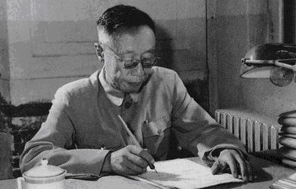 皇帝|溥仪被人请去鉴宝,一眼辨出真假,他给出的理由,霸气