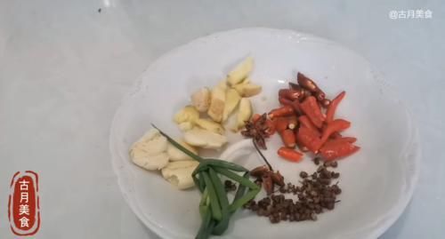 红烧鲫鱼|这才是地道红烧鲫鱼经典做法,肉质鲜嫩无腥味,6条没够古月吃