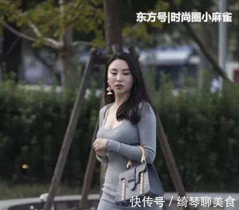 韩流范 街拍穿搭打底裤的美女，贴合曲线，呈现出时尚魅力