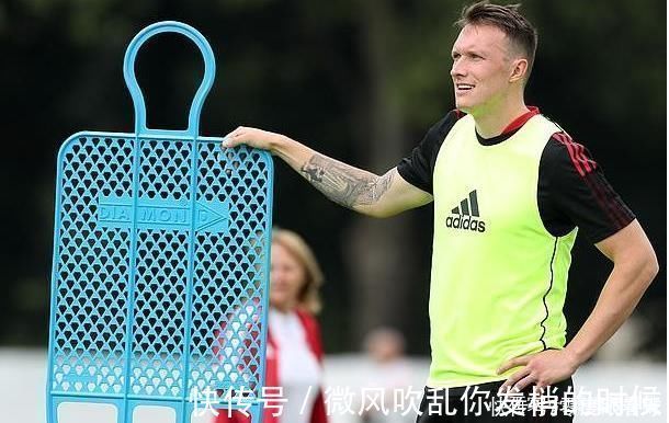 周薪|曼联废材周薪13万英镑,19个月0出场,名宿赖着不走,耽误新人