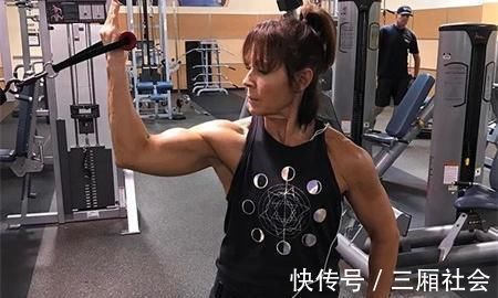 护膝|62岁的她坚持健身35年,肌肉仍饱满,如今的身体状态让人羡慕