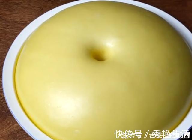 1斤面粉加4个鸡蛋,你最想不到的做法,比馒头简单,比馅饼好吃