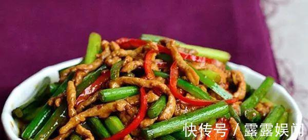 蛋清|炒肉丝,别再放淀粉腌制了,30年大厨教你三招,肉丝滑嫩入味