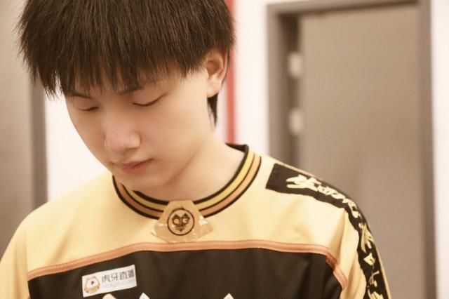 英雄|KPL飞牛秀FMVP皮肤翻车惨遭路人质疑不要为了秀乱拿英雄