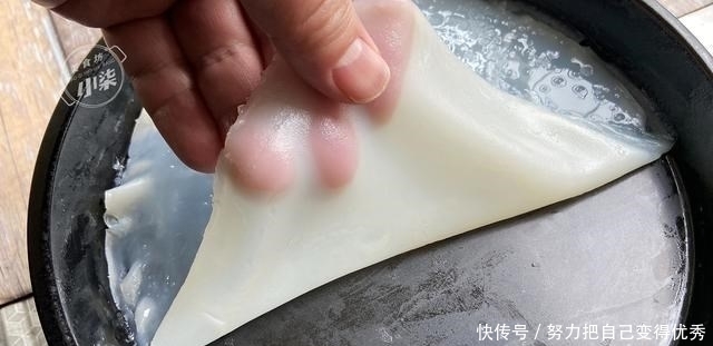 想吃凉皮不用买了,教最简单做法,不用洗面,劲道爽滑张张透亮