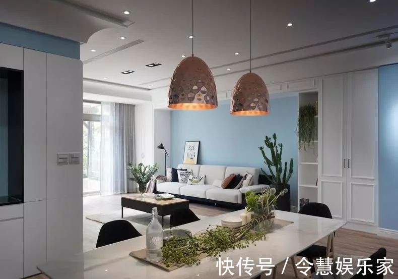 背景墙|新婚夫妇买老户型二手房,北欧风+超强收纳,背景墙设计惊艳!