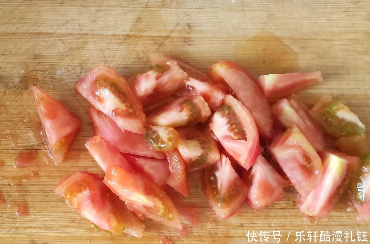 搭配|丝瓜和番茄的完美搭配，简单一炒，开胃下饭，家人都爱吃