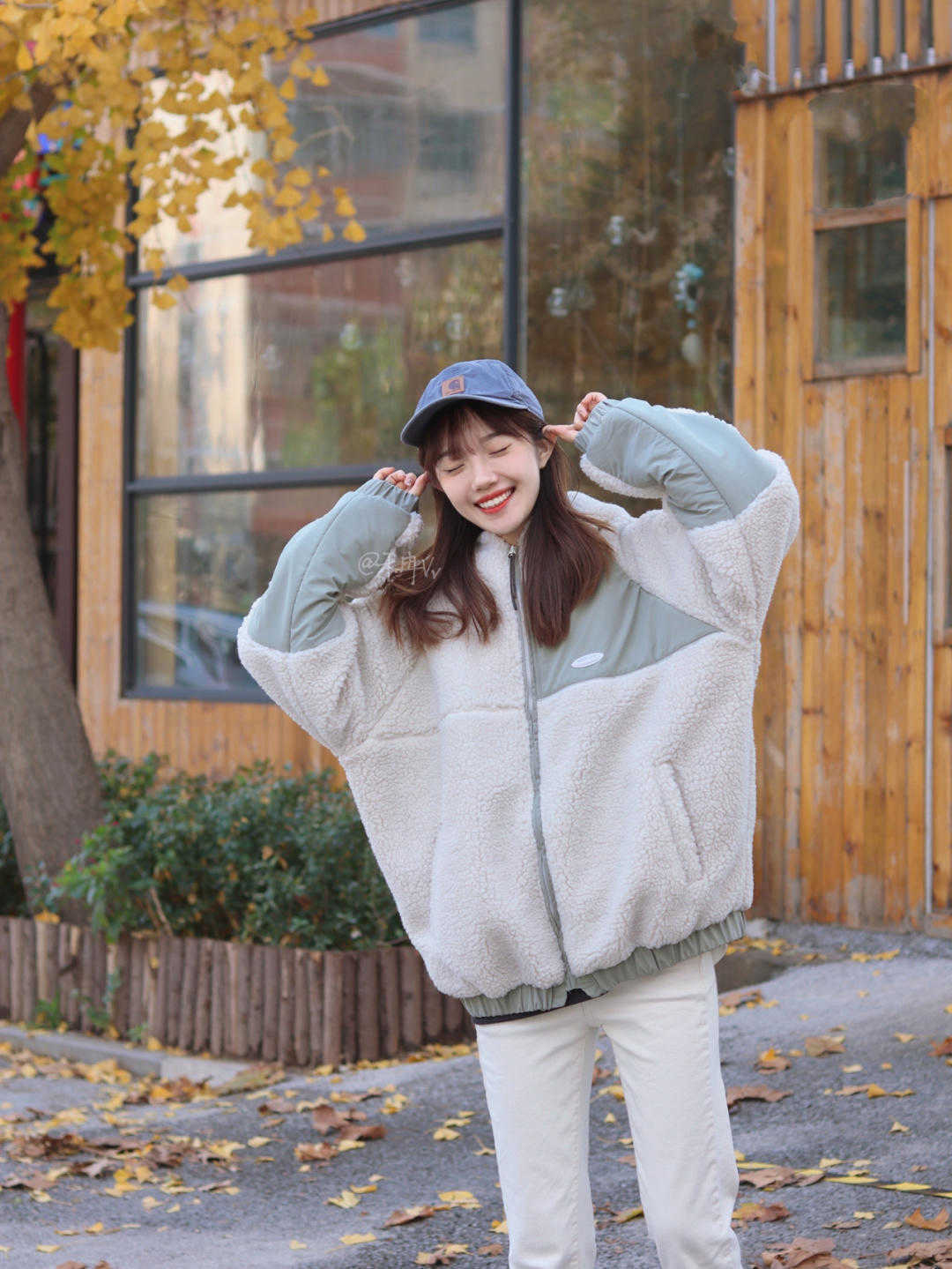 冬天 比大衣暖和,比羽绒服时尚,冬天的羊羔毛外套比想象更漂亮