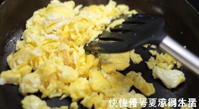 黄豆酱|老一辈传下来的“鸡蛋酱”做法,做一次三天不炒菜,怎么吃都方便!