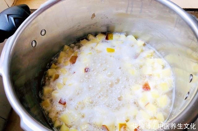 入冬后,遇到此碱性水果别手软,现在正当季,营养极高,别不懂吃