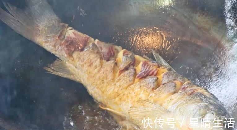涂抹|给鱼去腥，不要用料酒，教您一个好方法，炖鱼无腥味，鲜香十足
