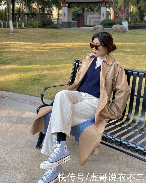 40岁女人怎样穿才时尚？针织马甲当外套，减龄又实用又好穿