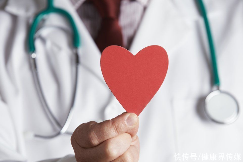 肩周炎|男子肩痛竟查出肺癌！医生提醒：肩部有这些症状，可能是大病